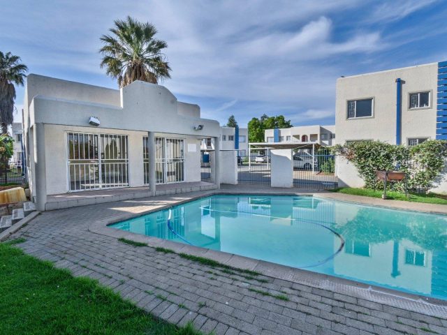 2 Bedroom Townhouse for Sale in Langenhovenpark