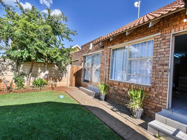2 Bedroom Townhouse for Sale in Spitskop Small Holdings