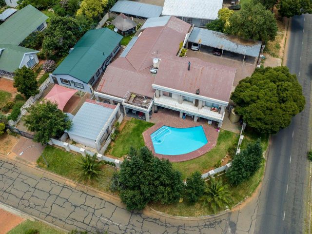 11 Bedroom House for Sale in Universitas