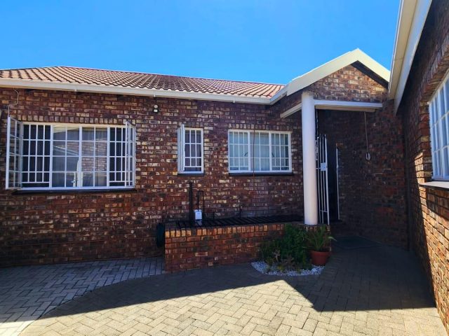 3 Bedroom Townhouse for Sale in Uitsig, Bloemfontein