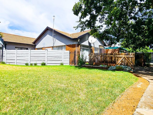 6 Bedroom House for Sale in Universitas, Bloemfontein
