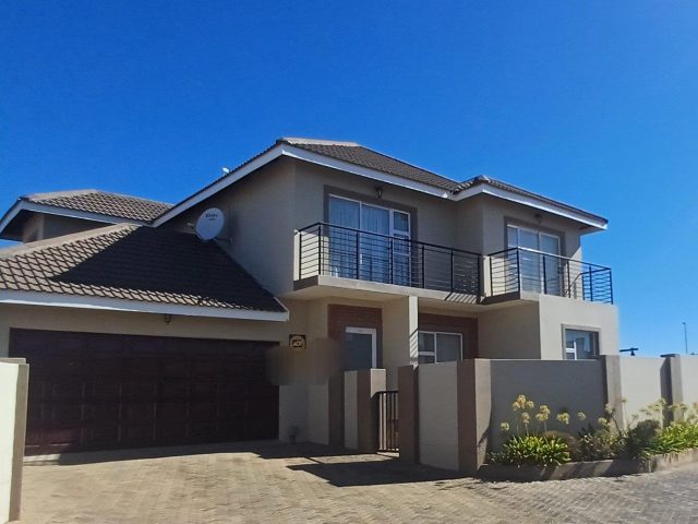 4 Bedroom Townhouse for Sale in Shellyvale