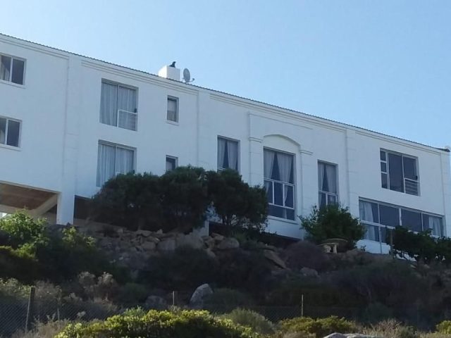 4 Bedroom House For Sale in Saldanha Heights