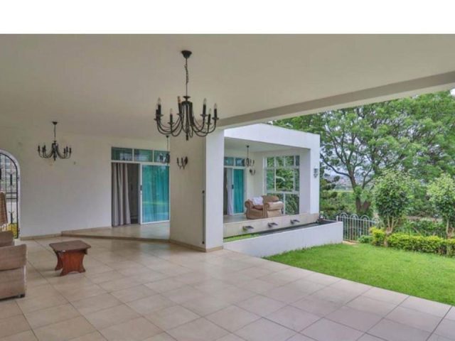 4 Bedroom House for Sale in Manor Gardens