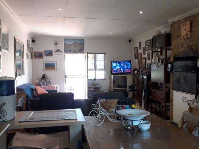 3 Bedroom House For Sale in Bluewater Bay