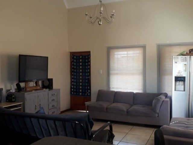 3 Bedroom Freehold For Sale in Bluewater Bay