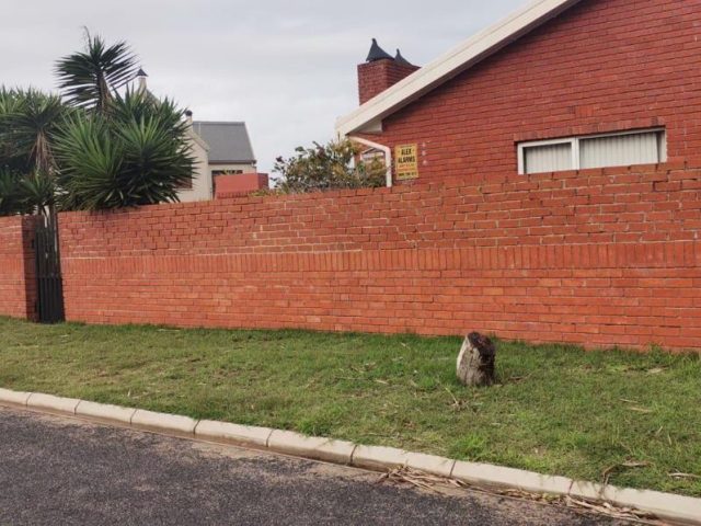 4 Bedroom House For Sale in Bluewater Bay