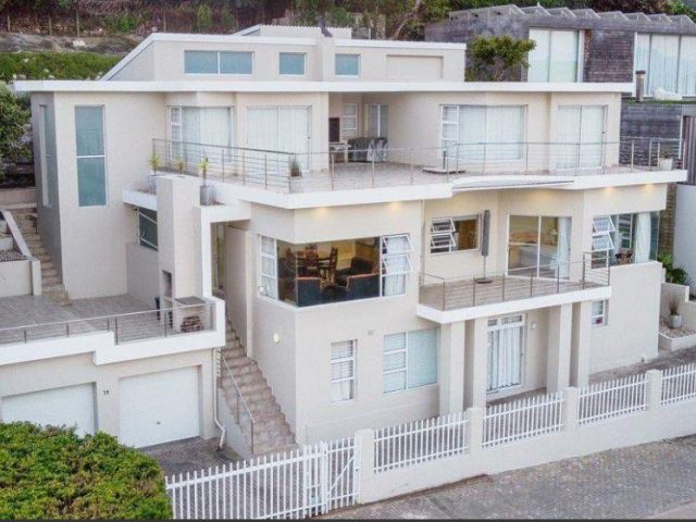 7 BEDROOM HOUSE FOR SALE IN SIGNAL HILL
