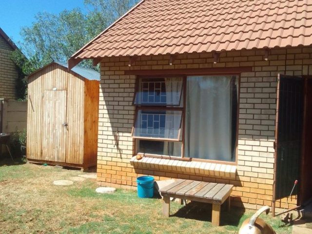 2 Bedroom Townhouse for Sale in Langenhovenpark