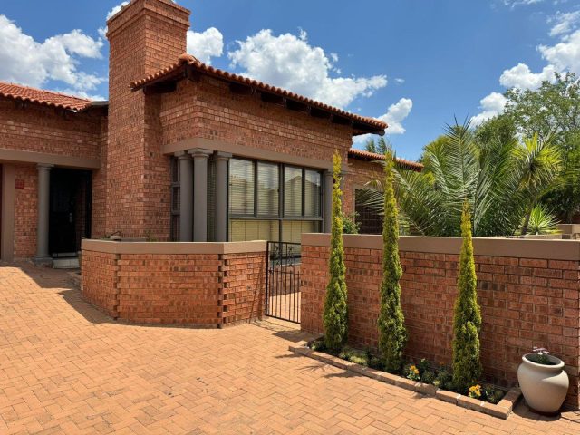 2 Bedroom Townhouse for Sale in Dan Pienaar