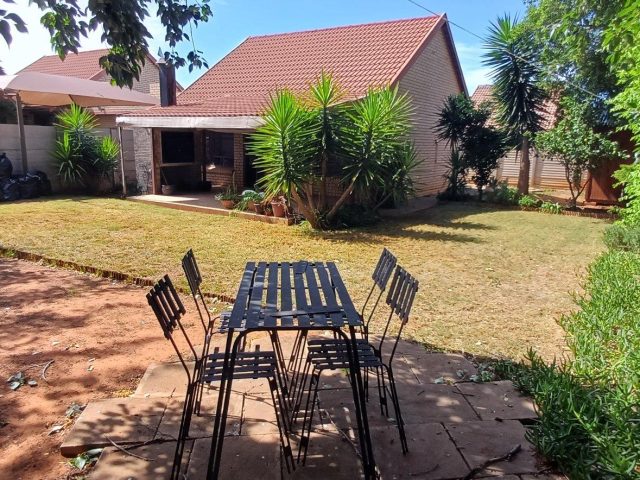 2 Bedroom Townhouse for Sale in Langenhovenpark