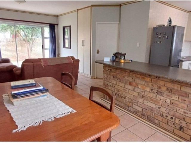 3 Bedroom Townhouse for Sale in Langenhovenpark
