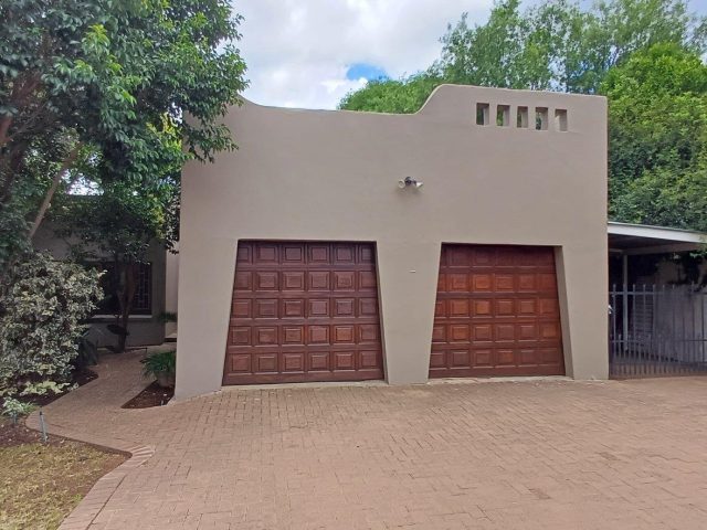 4 Bedroom House for Sale in Langenhovenpark