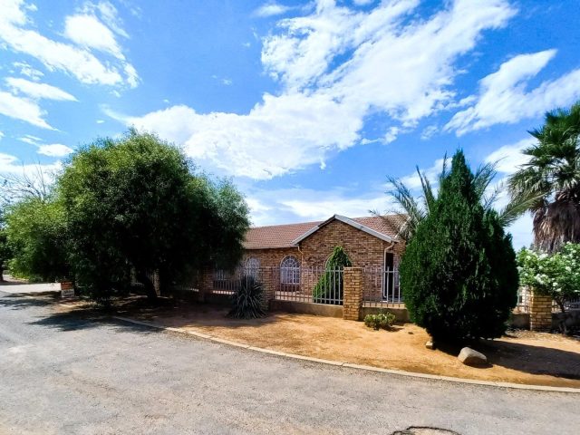 3 Bedroom House for Sale in Mandela View