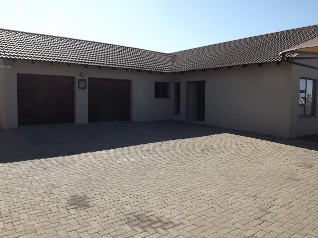 3 Bedroom House for Sale in Shellyvale