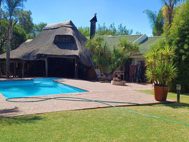 4 Bedroom House for Sale in Langenhovenpark