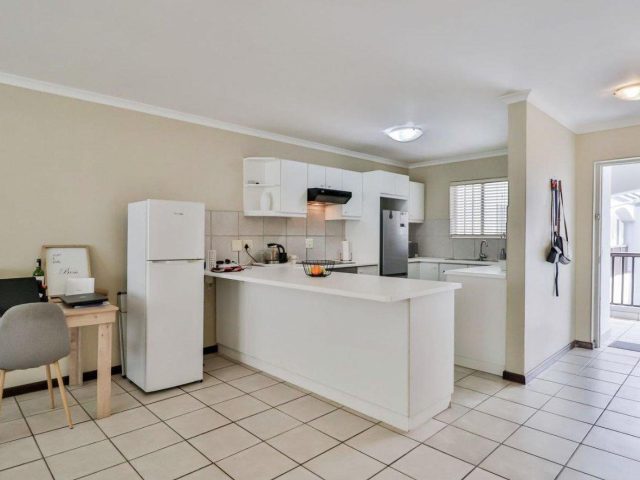 2 BEDROOM APARTMENT / FLAT TO RENT IN GREEN POINT MEWS