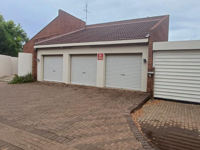 3 Bedroom House for Sale in Langenhovenpark