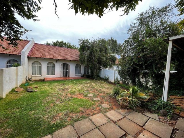 2 Bedroom Townhouse for Sale in Langenhovenpark