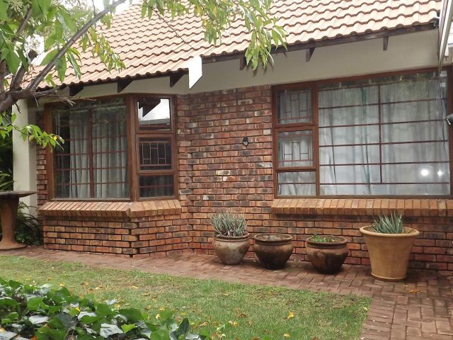 3 Bedroom Townhouse for Sale in Langenhovenpark