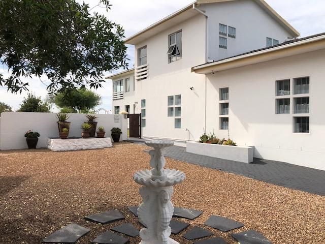 7 Bedroom House For Sale in Country Club