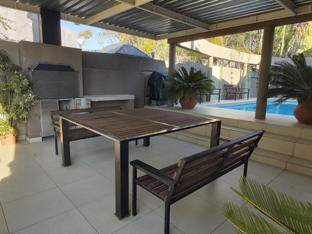5 Bedroom House for Sale in Heuwelsig