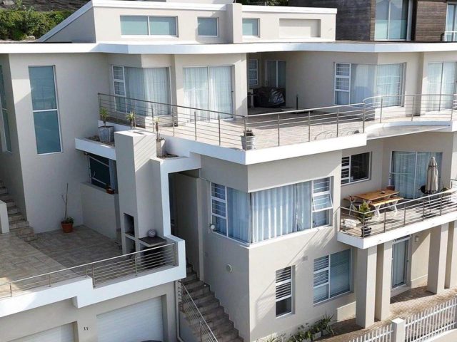 7 BEDROOM HOUSE FOR SALE IN SIGNAL HILL