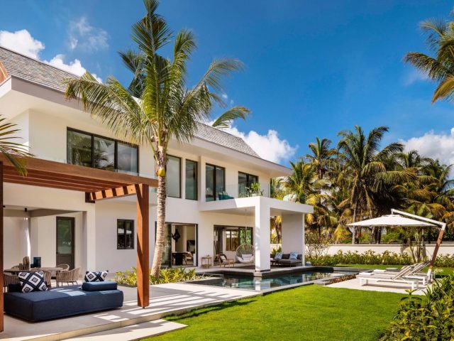 Unparalleled Luxury Living: Beachfront Villa Oasis in Maurit