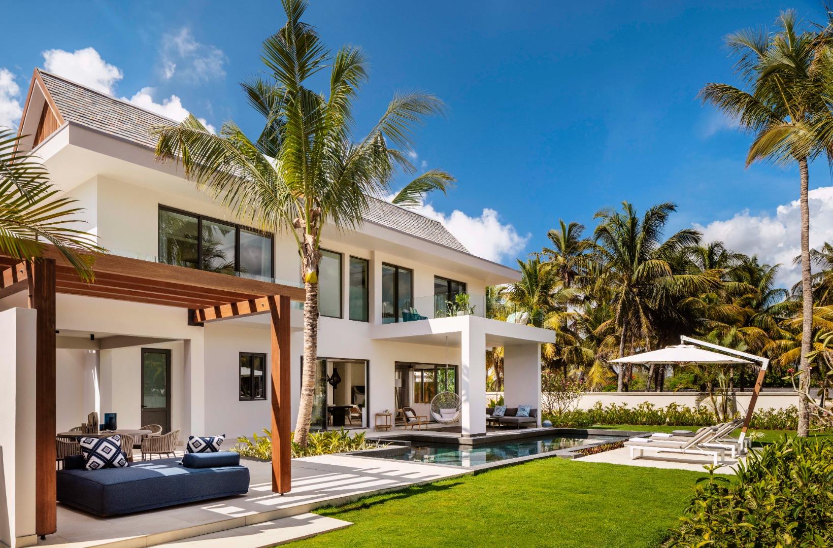 Unparalleled Luxury Living: Beachfront Villa Oasis in Maurit