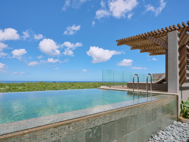 Scenic Coastal Outlook: Discover Serene Living