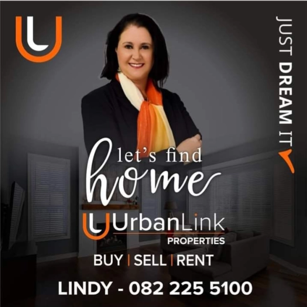 Lindy De Beer