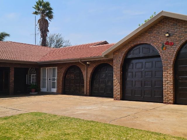 Majestic Family Home in Koster – A Perfect Blend of Comfort
