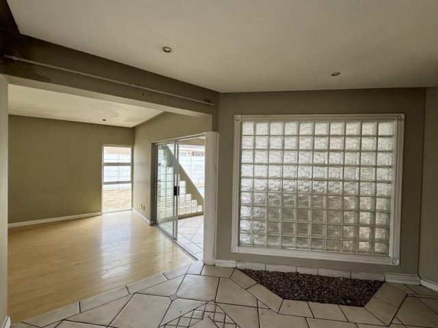 Fixer Upper available in Parklands