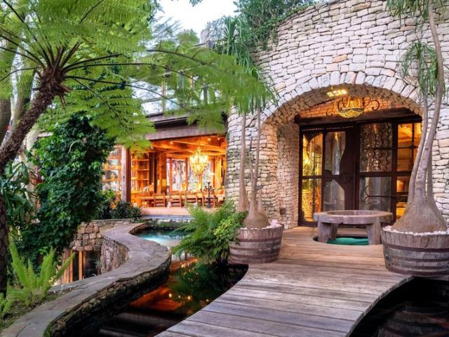 7 Bedroom House For Sale in Overkloof, Hout Bay