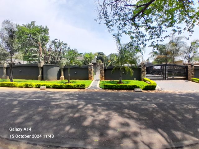 Modern 2x 3bedroom homes on 1 property
