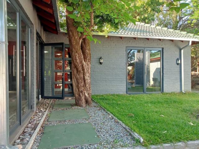 2 Bedroom House to Rent in Kew