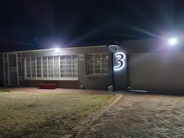 3 Bedroom House for Sale in Bayswater