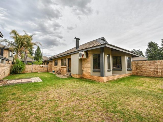 3 Bedroom Townhouse for Sale in Langenhovenpark
