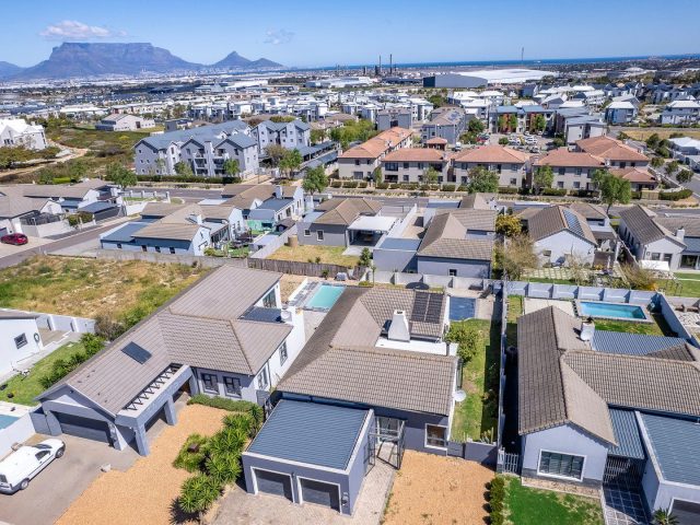 4 Bedroom House for Sale in Burgundy Estate