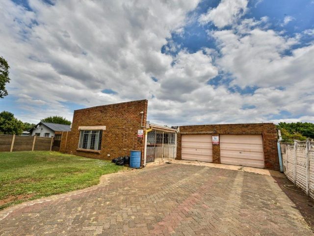 4 Bedroom House for Sale in Brandwag