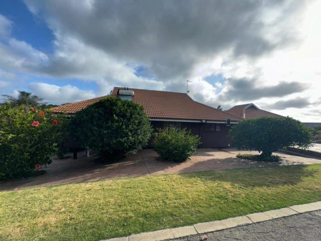 2 Bedroom House for Sale in Dolphin Creek Golf Estate