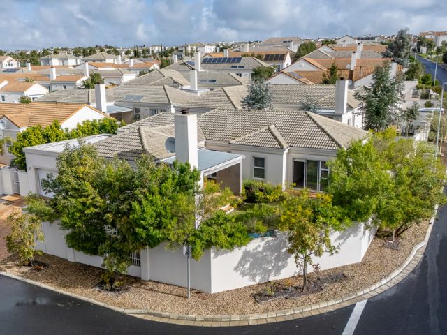 4 Bedroom Freehold To Let in Pinehurst