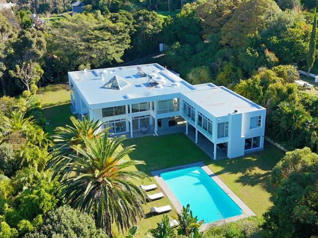 6 Bedroom House For Sale in Constantia, Cape Town