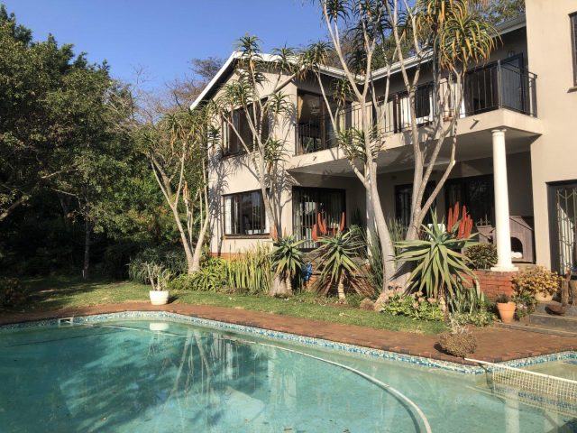 6 Bedroom House to Rent in Kloof