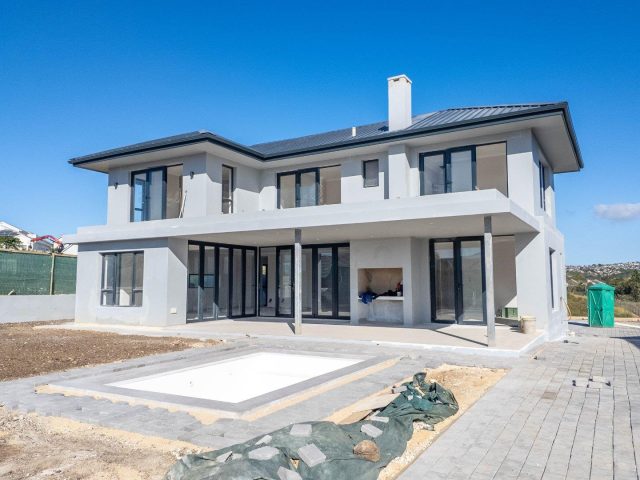 4 Bedroom House for Sale in Baron View