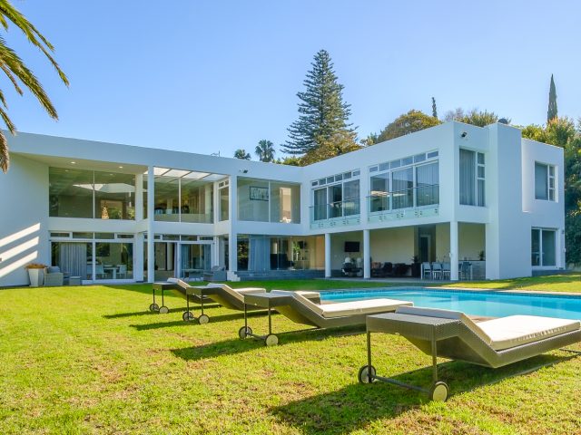 6 Bedroom House For Sale in Constantia, Cape Town