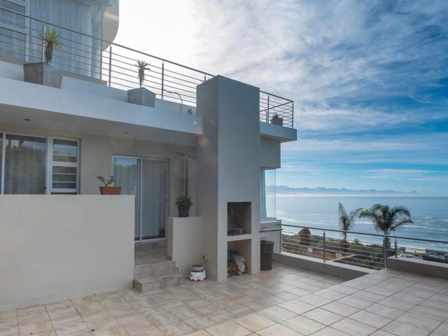 7 Bedroom House for Sale in Signal Hill