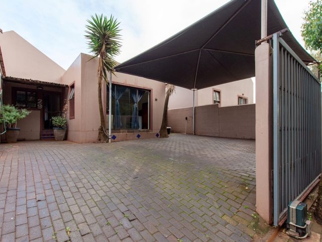 3 Bedroom House For Sale in Bluewater Bay