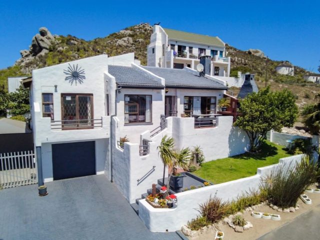 3 Bedroom House For Sale in Saldanha Central