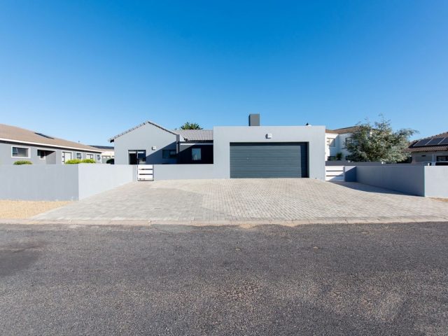 3 Bedroom House For Sale in Country Club